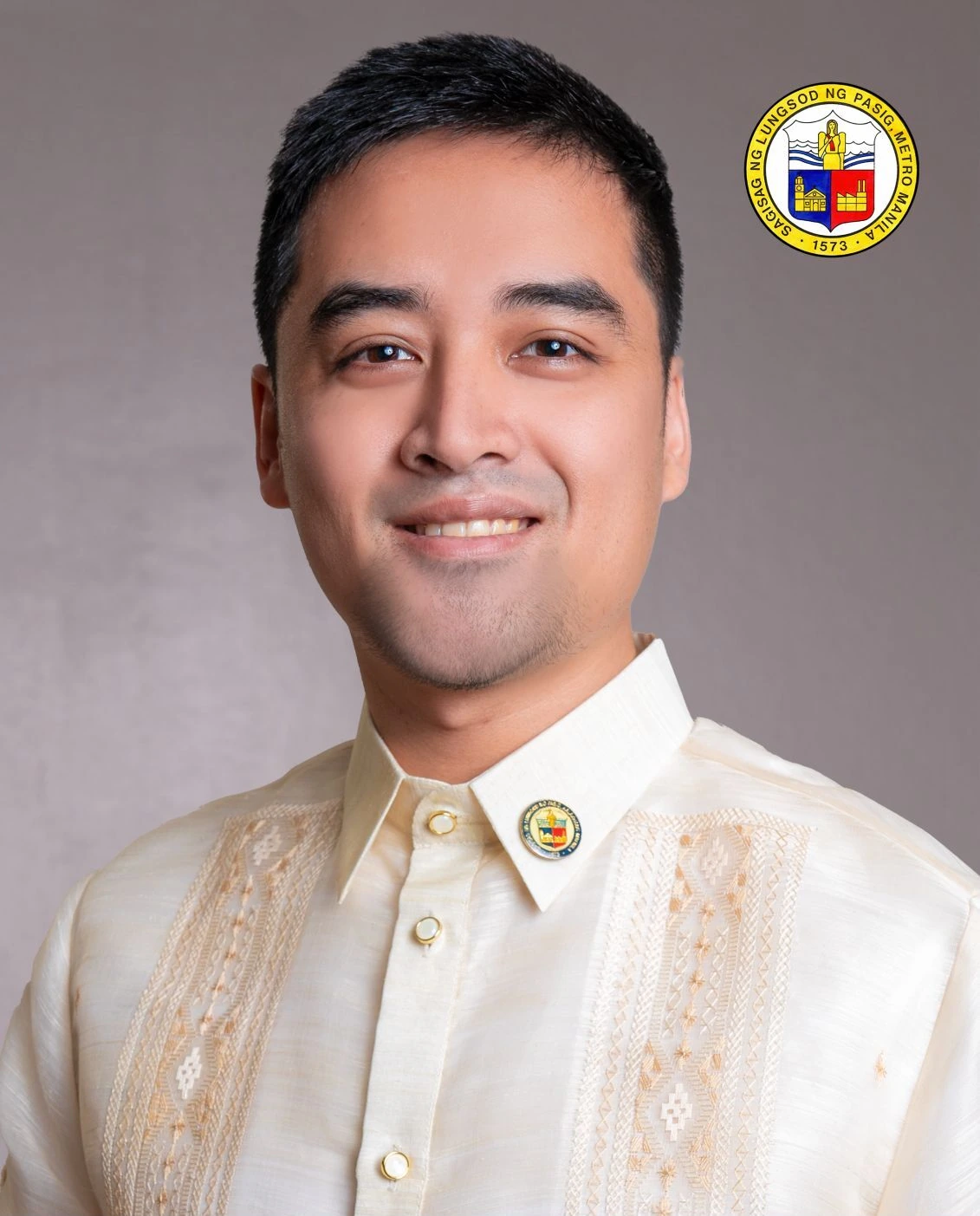 Vico Sotto, official portrait, smiling in a barong