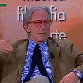 Portrait of Vittorio Feltri seated in a studio interview